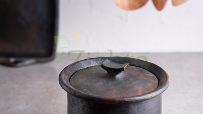 Chombu Food tastes better, is healthier in traditional Indian vessels - Center ...