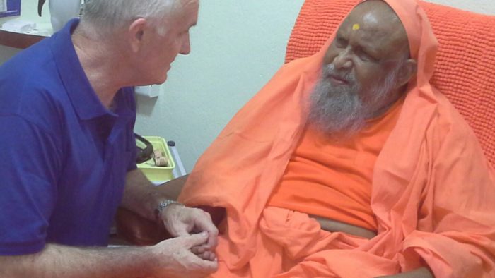 A Westerner’s experience of learning at the feet of Swami Dayananda