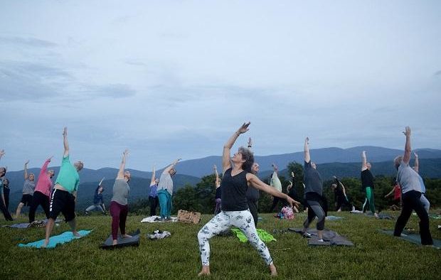 Book Review : Yoga in Britain : Stretching Spirituality and Educating Yogis